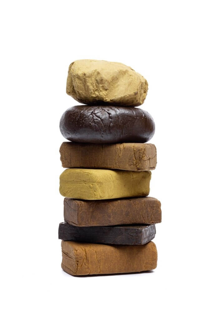 Different pieces of hashish; their color depends on several factors, from genetic to environmental