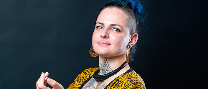 Sharin Skank, an artist based in Barcelona, will be in charge of closing her performances with her forceful rhythms and unique energy.