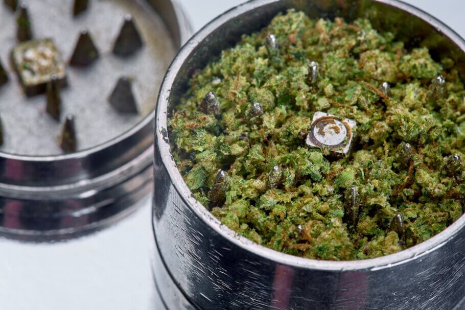 The goal here is to create loose, airy material, so the weed needs to be ground finely enough that air can easily flow through the entire joint.